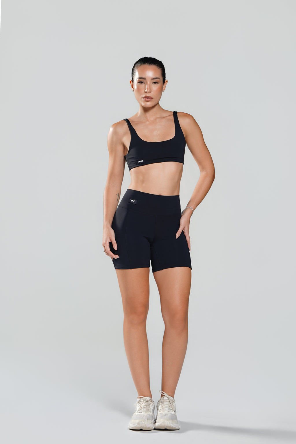 Top Fitness Feminino Preto CEYÓ com Alças Largas e Decote Reto